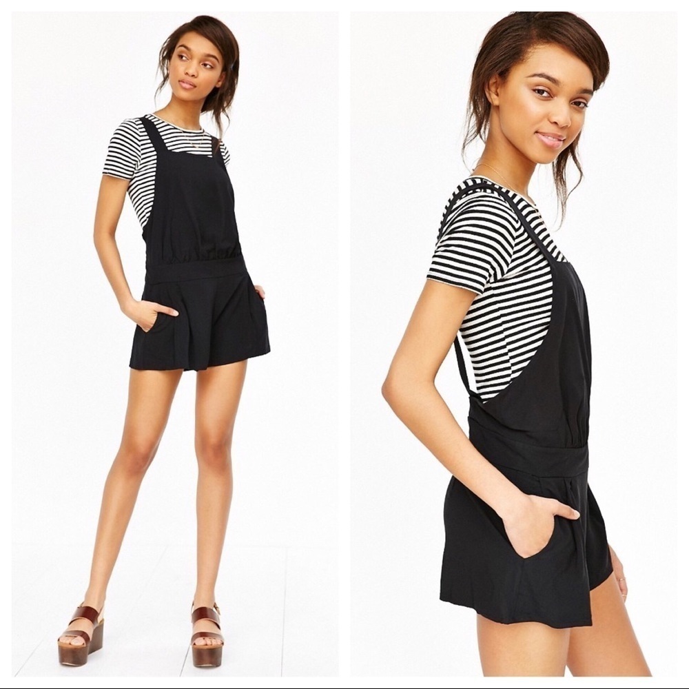 NWT Alice and UO Black Romper Sz 4​​​​​​​